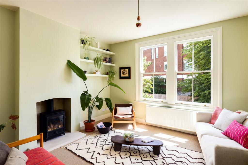 2 bedroom flat for sale in Old Bethnal Green Road, Bethnal Green