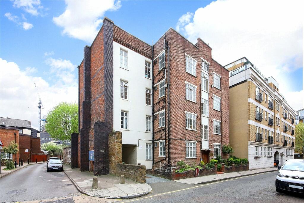 2 bedroom flat for sale in Victoria Court, Cartwright Street, Wapping