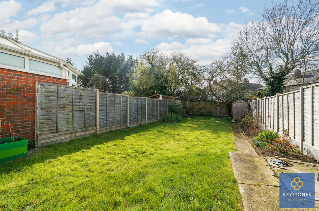 3 bedroom semidetached house for sale in Collier Row Lane, Collier Row, RM5