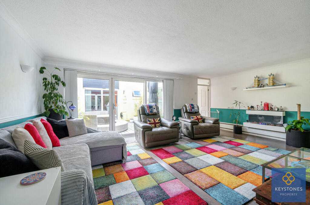4 bedroom semidetached bungalow for sale in Cromwells Mere, ROMFORD, RM1