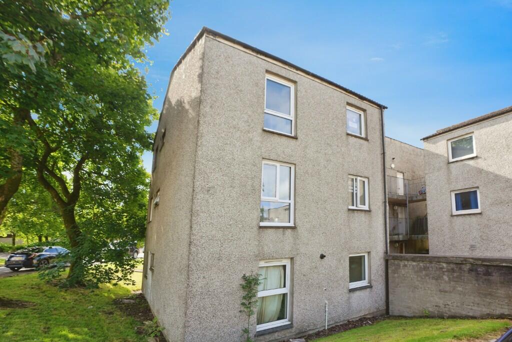 2 bedroom flat for sale in Hazel Road, Abronhill G67