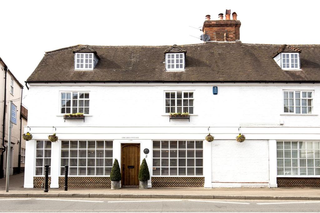 3 bedroom character property for sale in 2 High Street, Hadlow, TN11