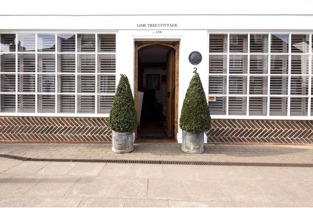 3 bedroom character property for sale in 2 High Street, Hadlow, TN11