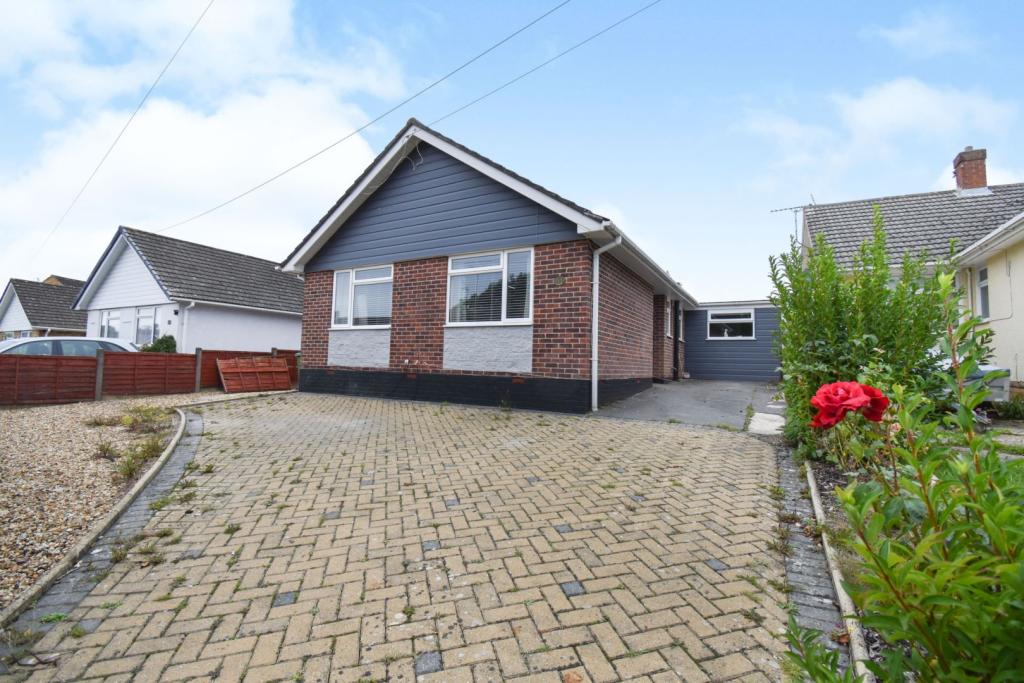4 bedroom detached bungalow for sale in Greenfield Crescent