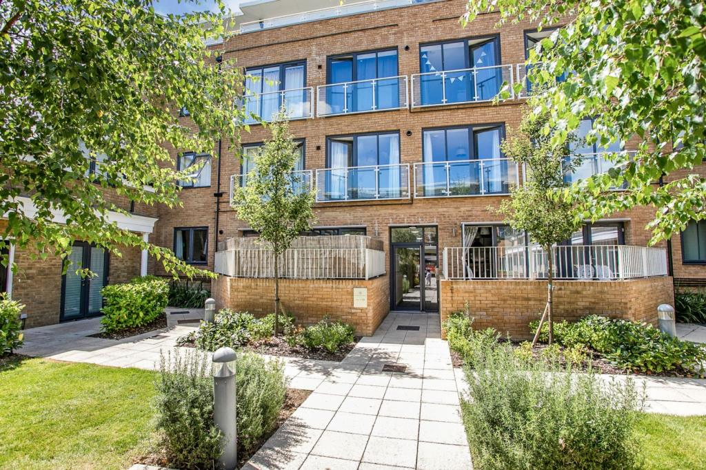 2 bedroom flat for sale in 10 Sovereign Walk, Horley, RH6