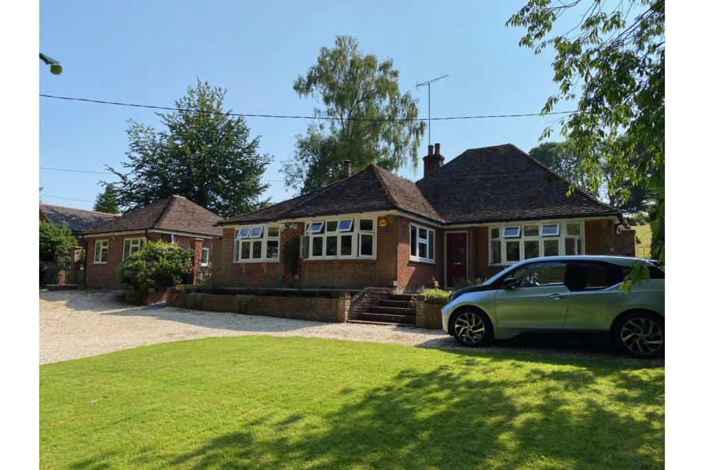 4 bedroom detached bungalow for sale in Green Lane, Basingstoke, RG25