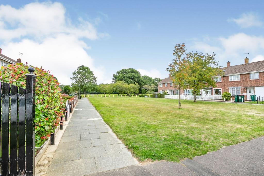 3 bedroom terraced house for sale in Constable Road, Crawley, RH10