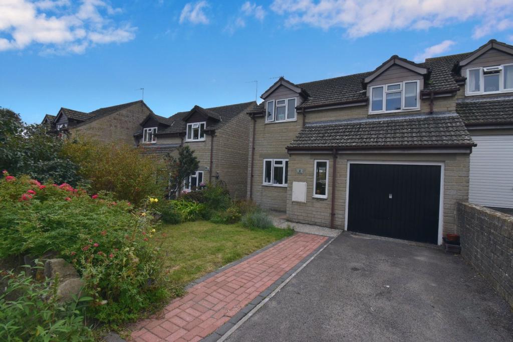 3 bedroom semidetached house for sale in Manor Close, Weymouth, DT3