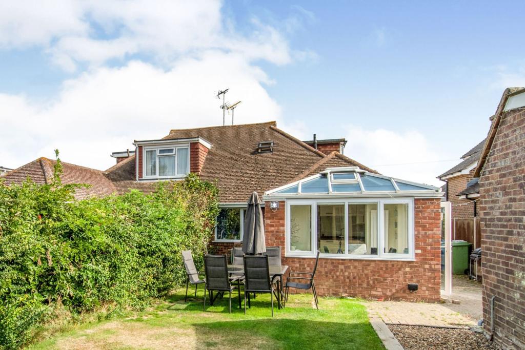 3 Bedroom Semi Detached Bungalow For Sale In Roseleigh Road