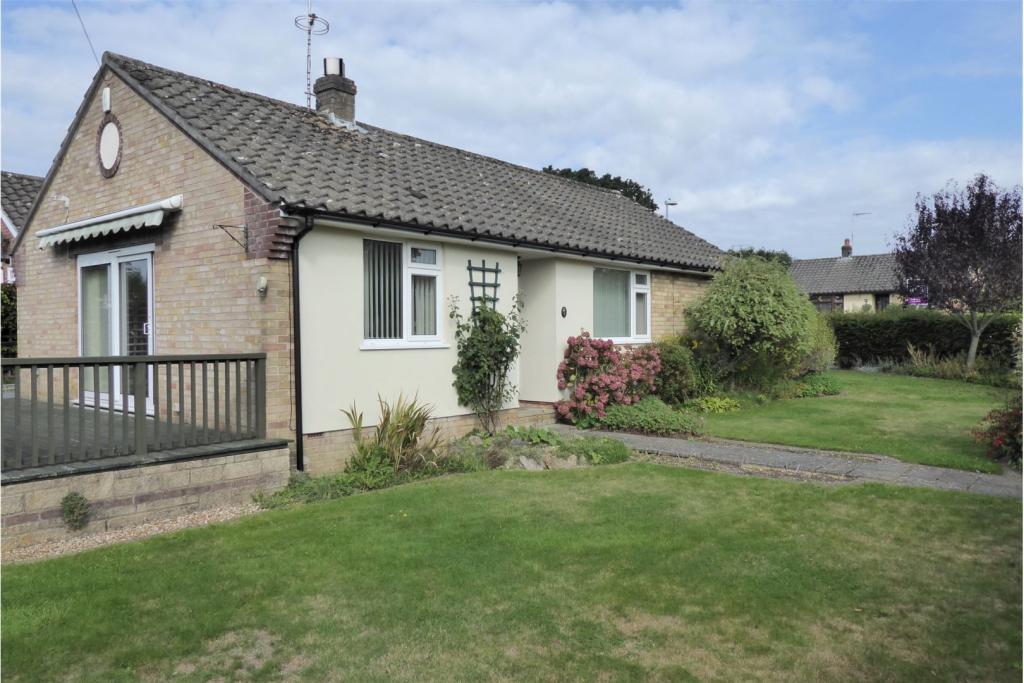 3 bedroom detached bungalow for sale in Owls Road, Verwood, BH31