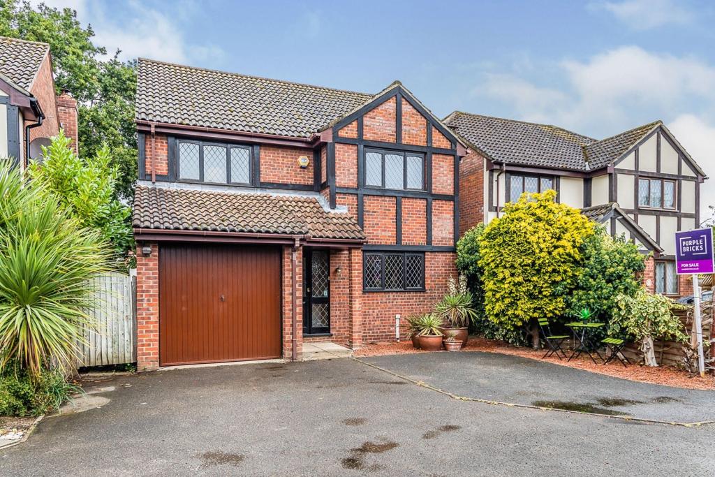 4 bedroom detached house for sale in Oakmead, Bramley Tadley, RG26