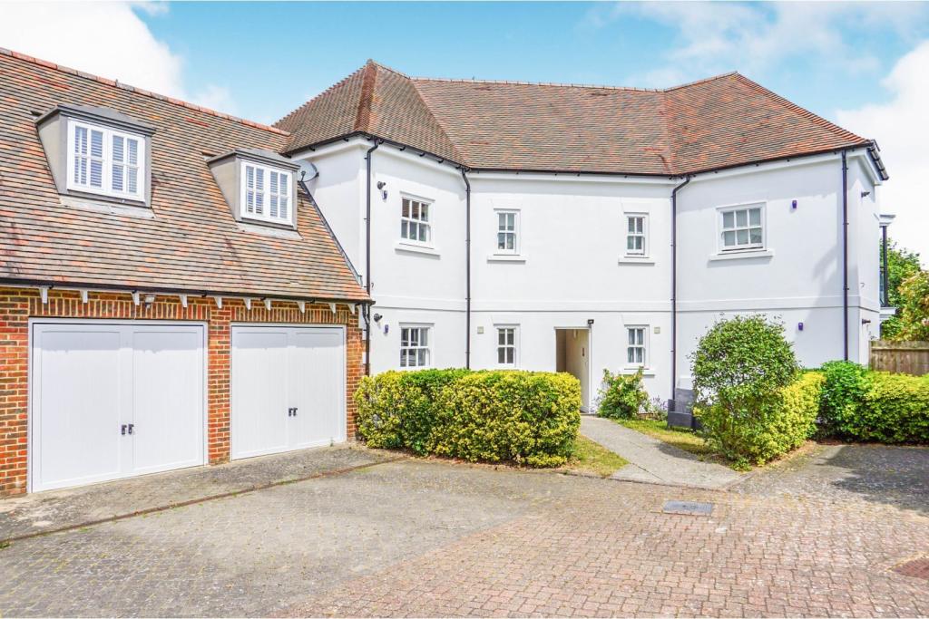 2 bedroom apartment for sale in Fortune Way, West Malling, ME19