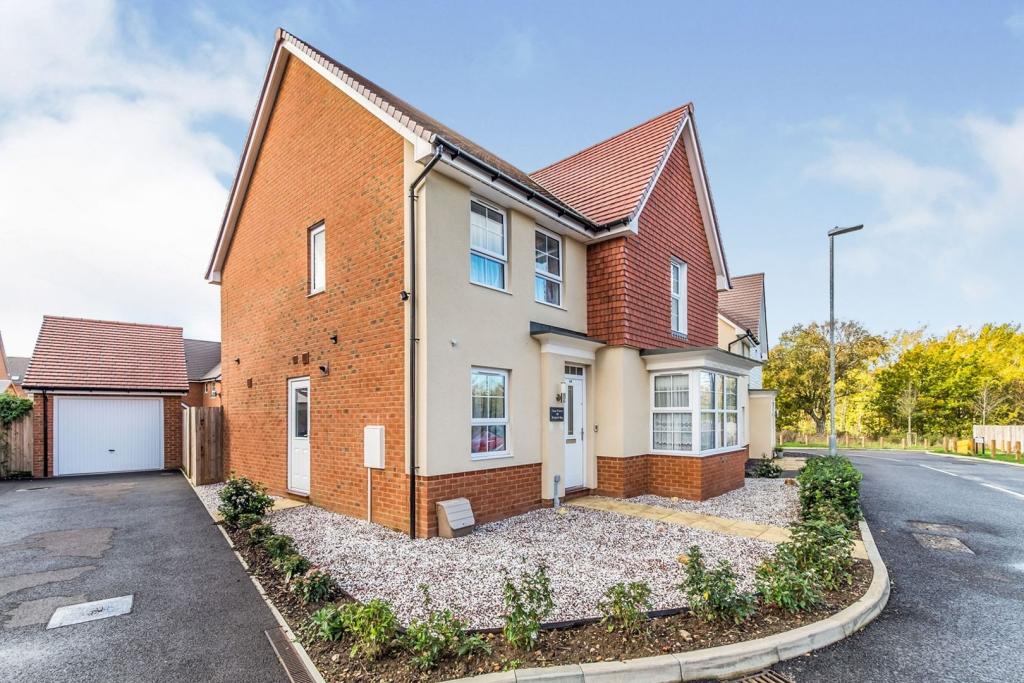 4 bedroom detached house for sale in Bunyard Way, Maidstone, ME16