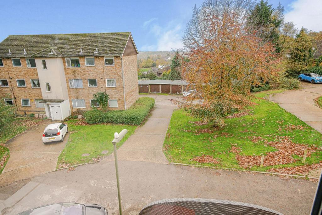 2 bedroom flat for sale in Ridgeway Road, Redhill, RH1