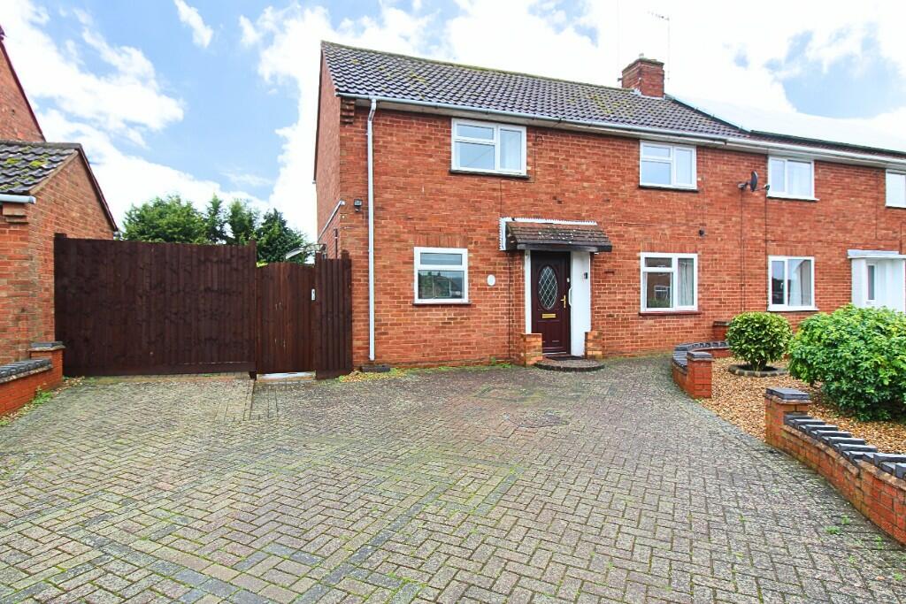 3 Bedroom Semi Detached House For Sale In Farleigh Road Pershore