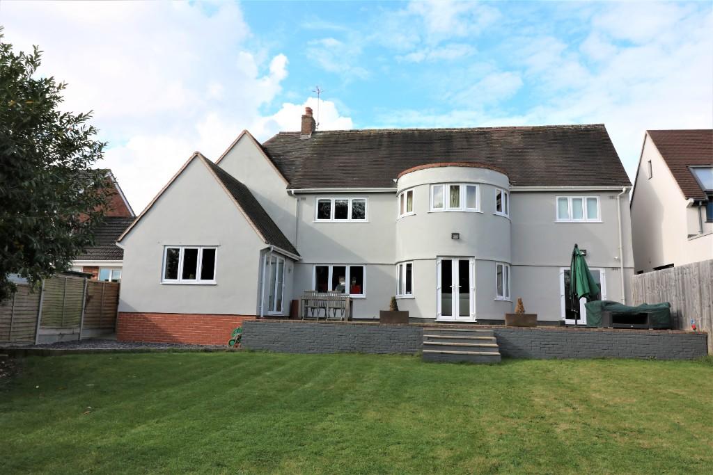 4 bedroom detached house for sale in Cherry Orchard, Pershore