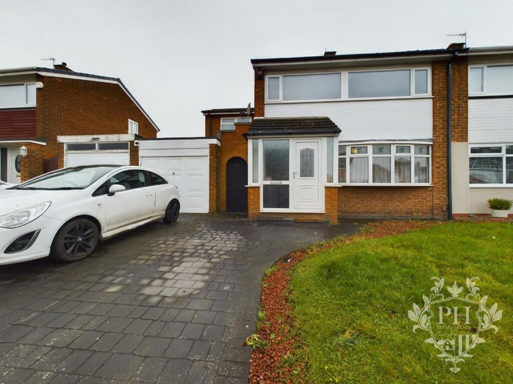 4 bedroom semidetached house for sale in Fountains Drive