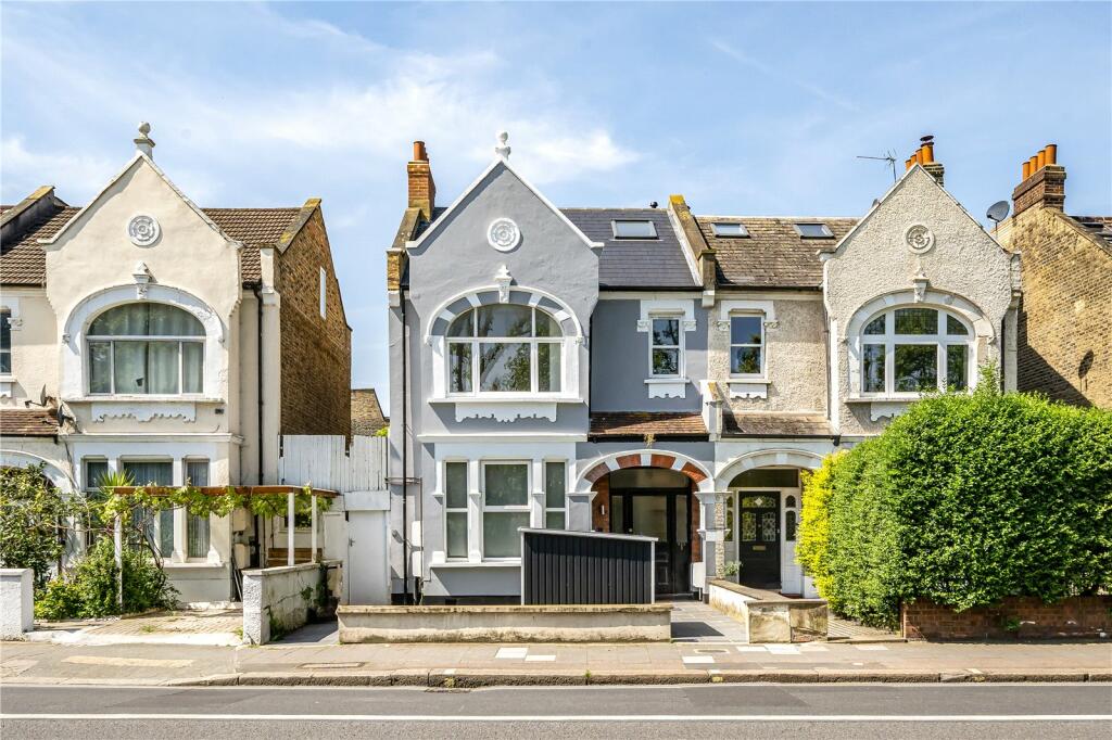 3 bedroom apartment for sale in Fulham Palace Road, London, SW6