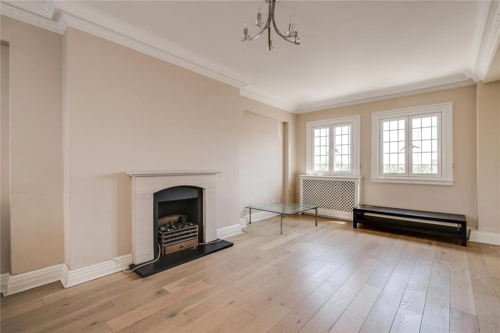 3 bedroom apartment for sale in Chiltern Court, Baker Street