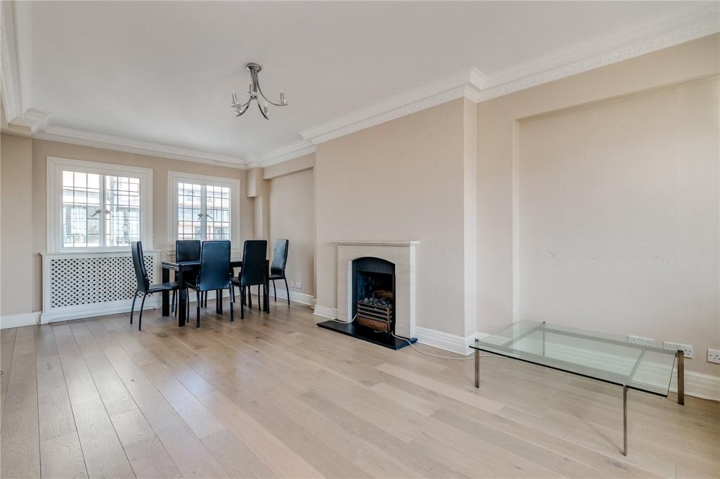 3 bedroom apartment for sale in Chiltern Court, Baker Street