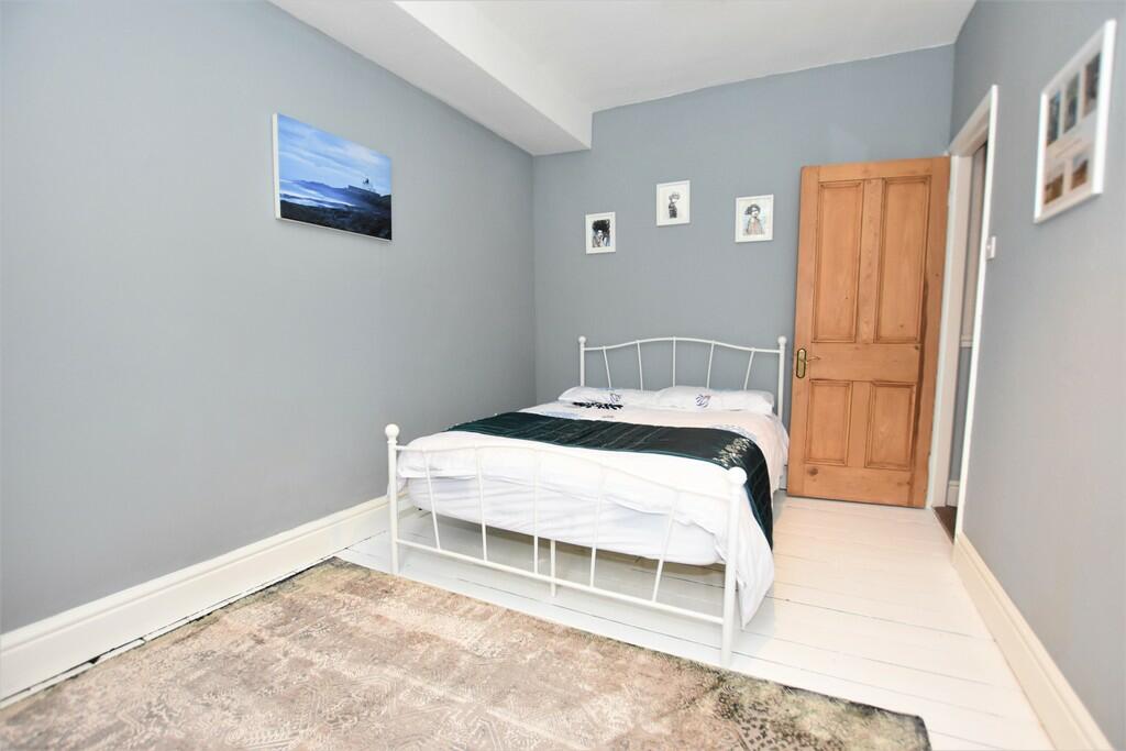 5 bedroom semidetached house for sale in The Poplar, Brogden Street