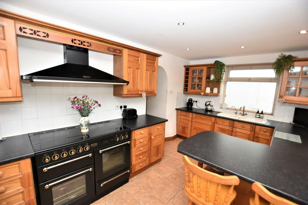 5 bedroom detached house for sale in Coast Road, Baycliff, Ulverston, LA12