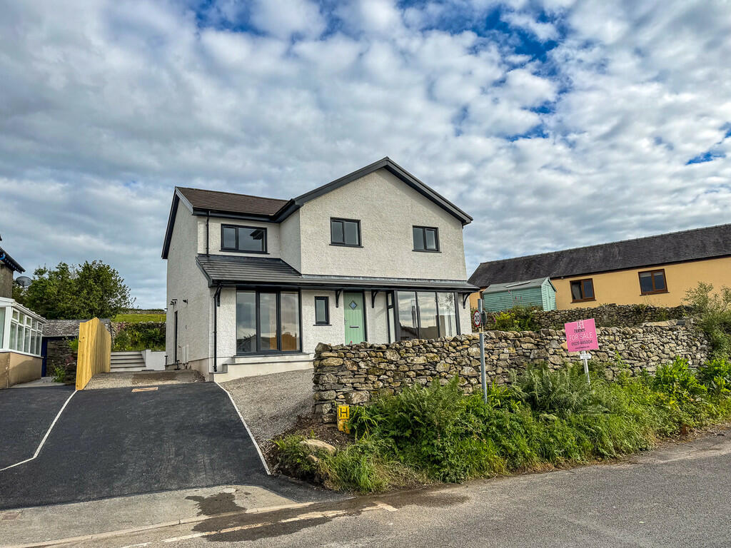 4 bedroom detached house for sale in Foxfield Road, Broughtonin