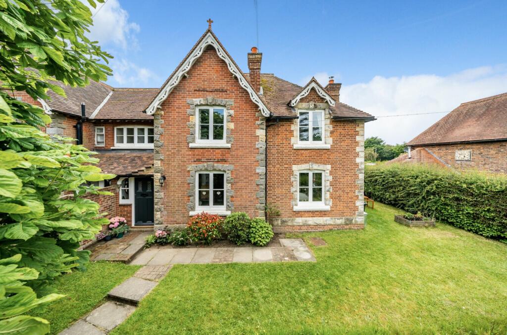 4 bedroom semidetached house for sale in Eridge Road, Groombridge, TN3