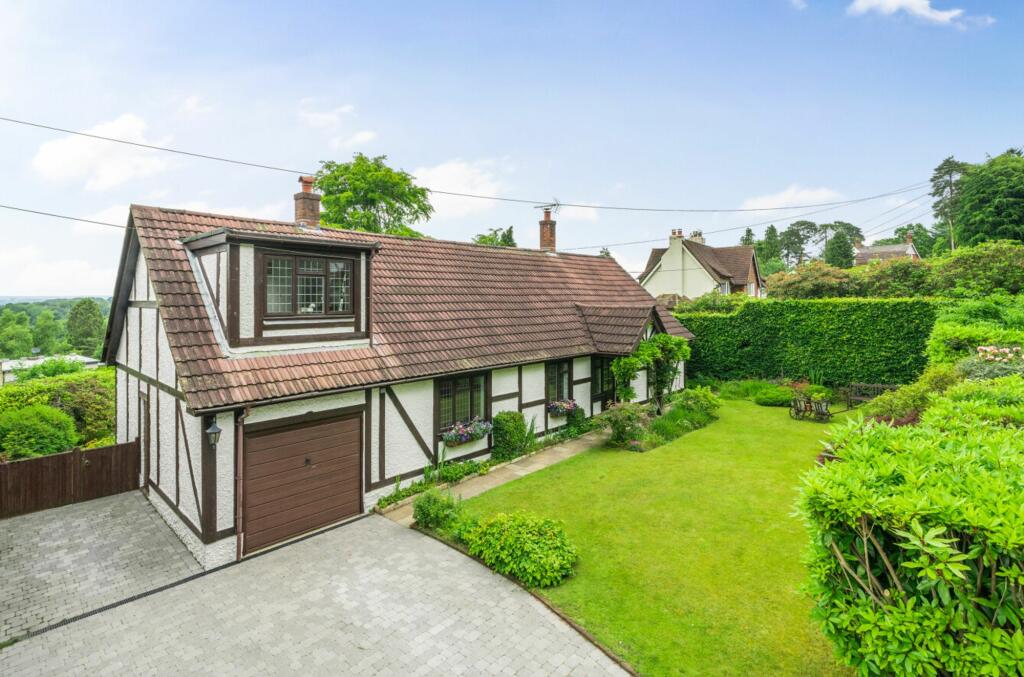 5 bedroom detached house for sale in St. Johns Road, Crowborough, TN6