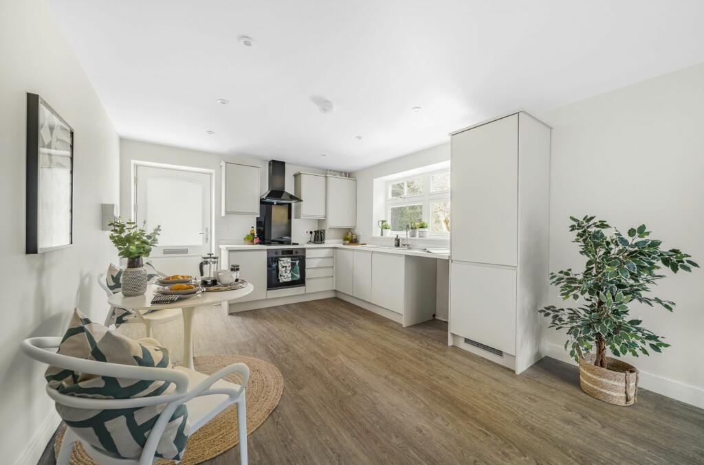 Main image of property: 16 Boyne Park, Tunbridge Wells, TN4