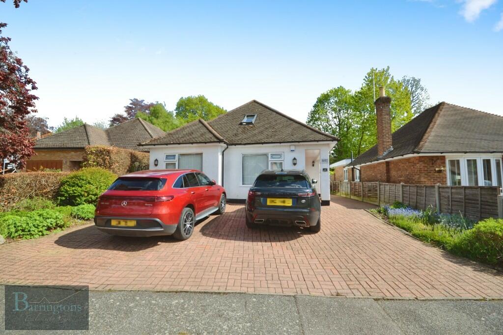 5 bedroom detached house for rent in Willow Close, Shenfield, CM13