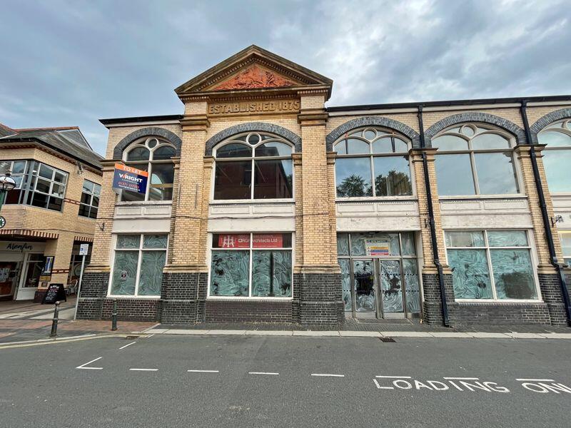 Commercial property for rent in Tuly Street, Barnstaple, EX31