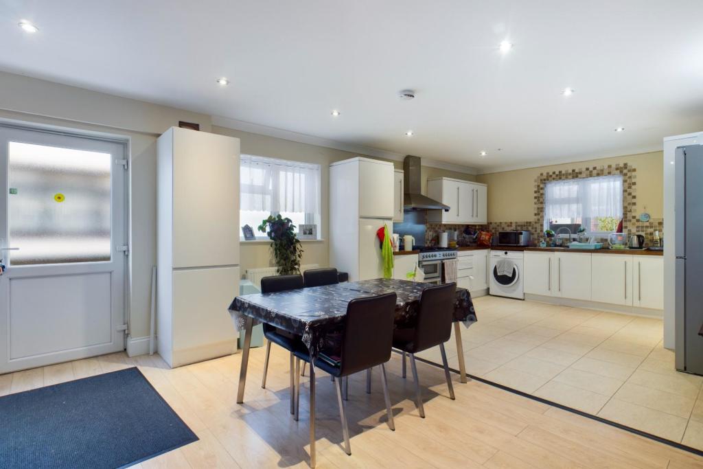 Additional property image - Doddinghurst Road, Doddinghurst, Brentwood