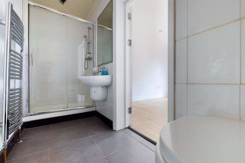 Additional property image - Doddinghurst Road, Doddinghurst, Brentwood