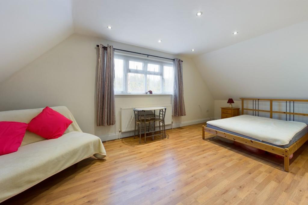 Additional property image - Doddinghurst Road, Doddinghurst, Brentwood