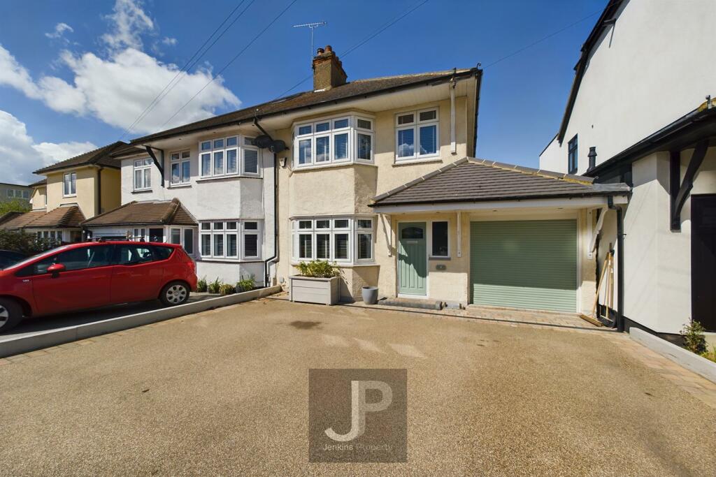 3 bedroom semi-detached house for sale in Westbourne Drive, Brentwood, CM14