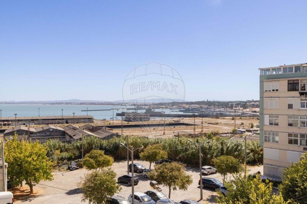 Main image of property: Setúbal, Almada