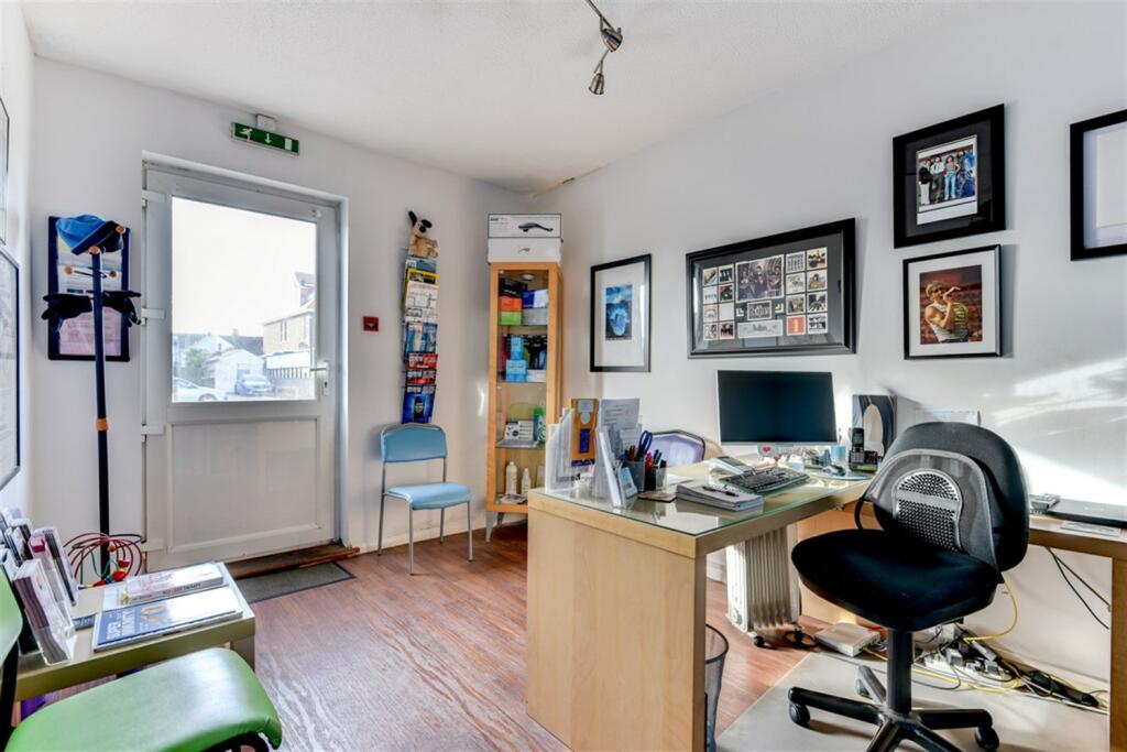Additional property image - Brighton Road, Worthing, BN11