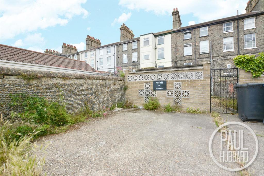 4 bedroom apartment for sale in Marine Parade, Kirkley, Suffolk, NR33