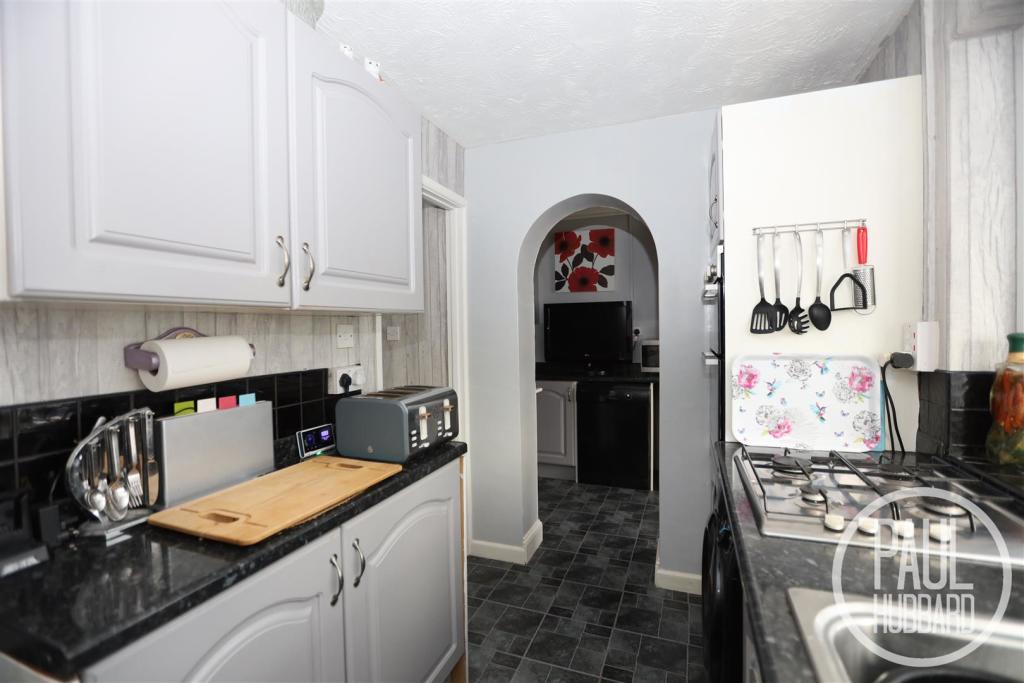 2 bedroom semidetached bungalow for sale in Chestnut Avenue, Lowestoft