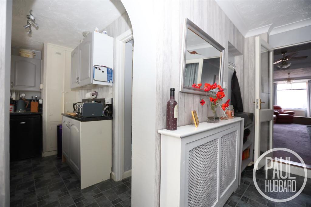 2 bedroom semidetached bungalow for sale in Chestnut Avenue, Lowestoft