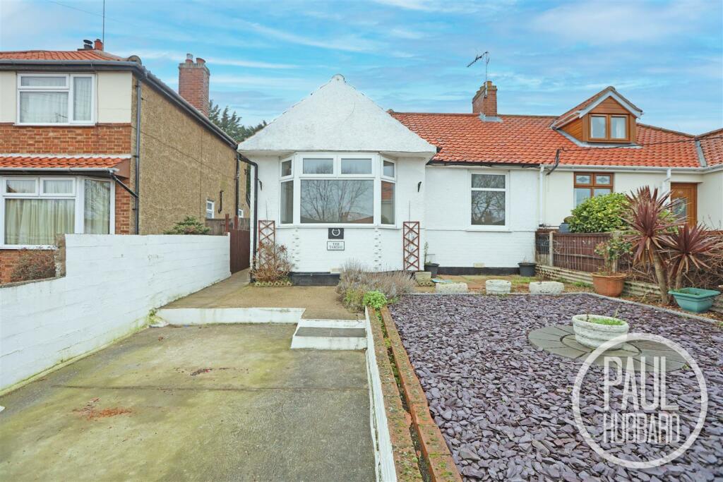 3 bedroom semidetached bungalow for sale in Long Road, Lowestoft, NR33