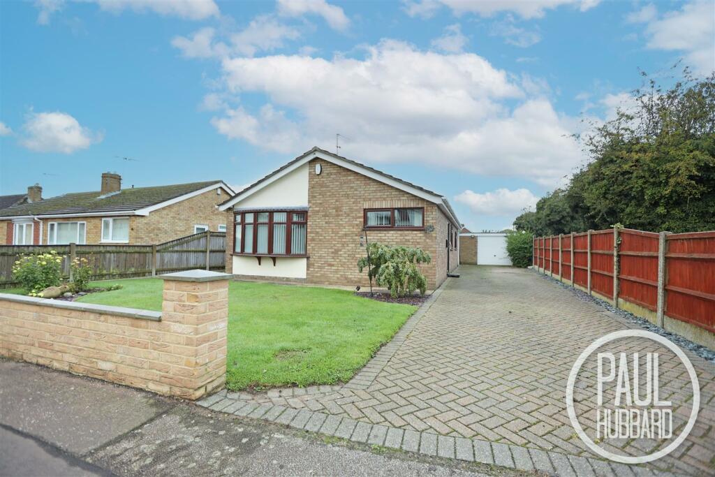 2 bedroom detached bungalow for sale in Walk, Gunton, NR32