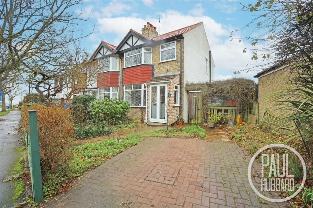 2 bedroom semidetached house for sale in Nightingale Road, Pakefield, NR33