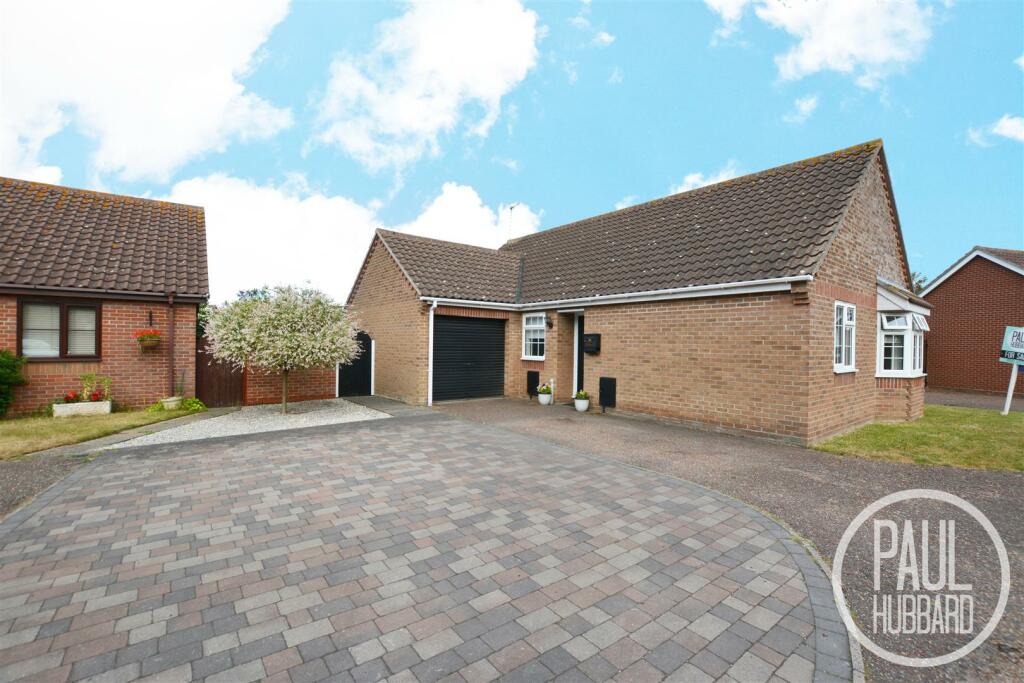 3 bedroom detached bungalow for sale in Manor Gardens, Hopton, NR31