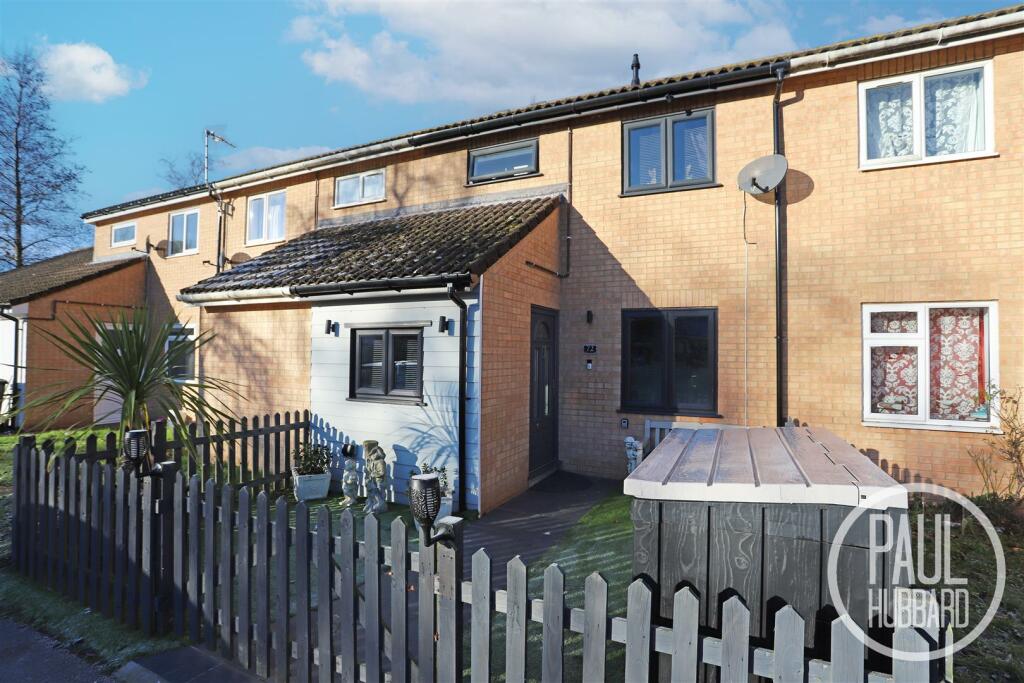 3 bedroom terraced house for sale in Silverwood Close, Pakefield, NR33