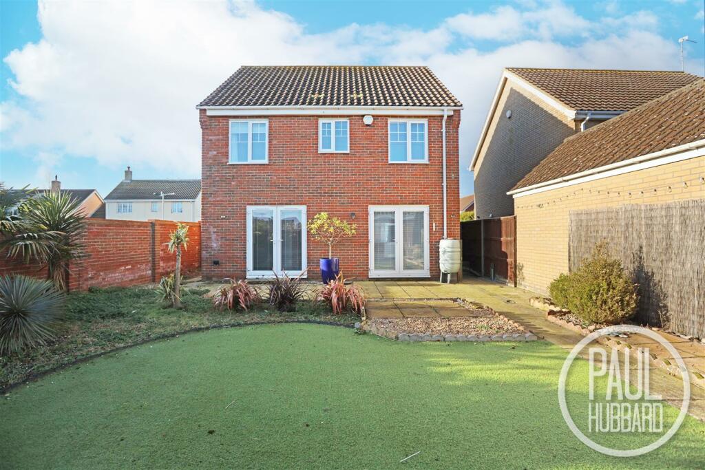 4 bedroom detached house for sale in Noahs Drive, Kessingland, NR33