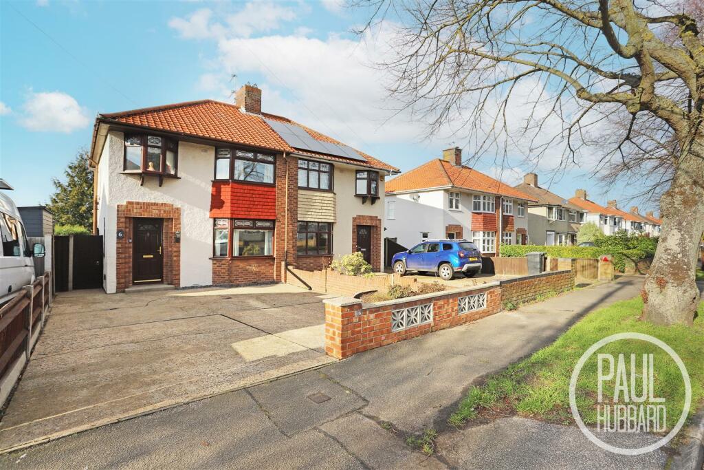 3 bedroom semidetached house for sale in Higher Drive, Lowestoft, NR32