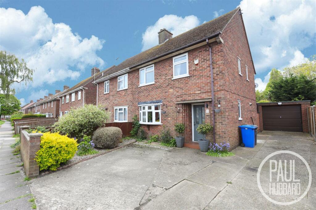 3 bedroom semidetached house for sale in Harris Avenue, Gunton, NR32