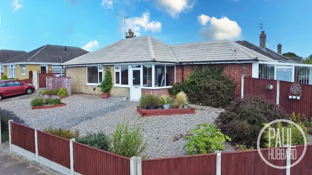 2 bedroom detached bungalow for sale in Claydon Drive, Oulton Broad, NR32